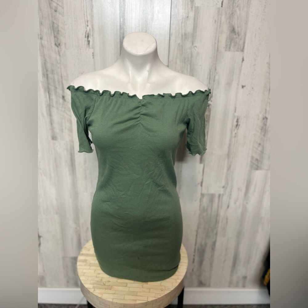 Green body con dress